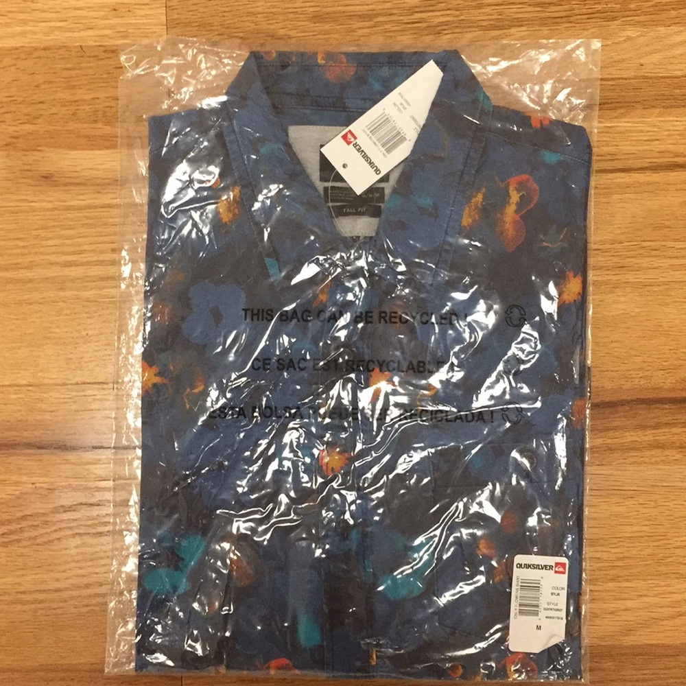 NWT Quicksilver “Only Flowers” Short Sleeve Shirt